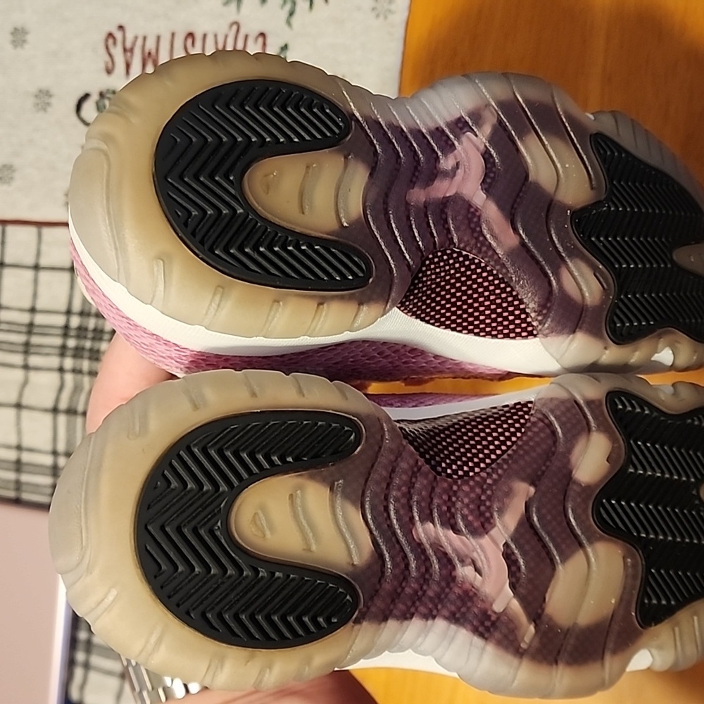 Jordan 11 - Picture 6 of 8